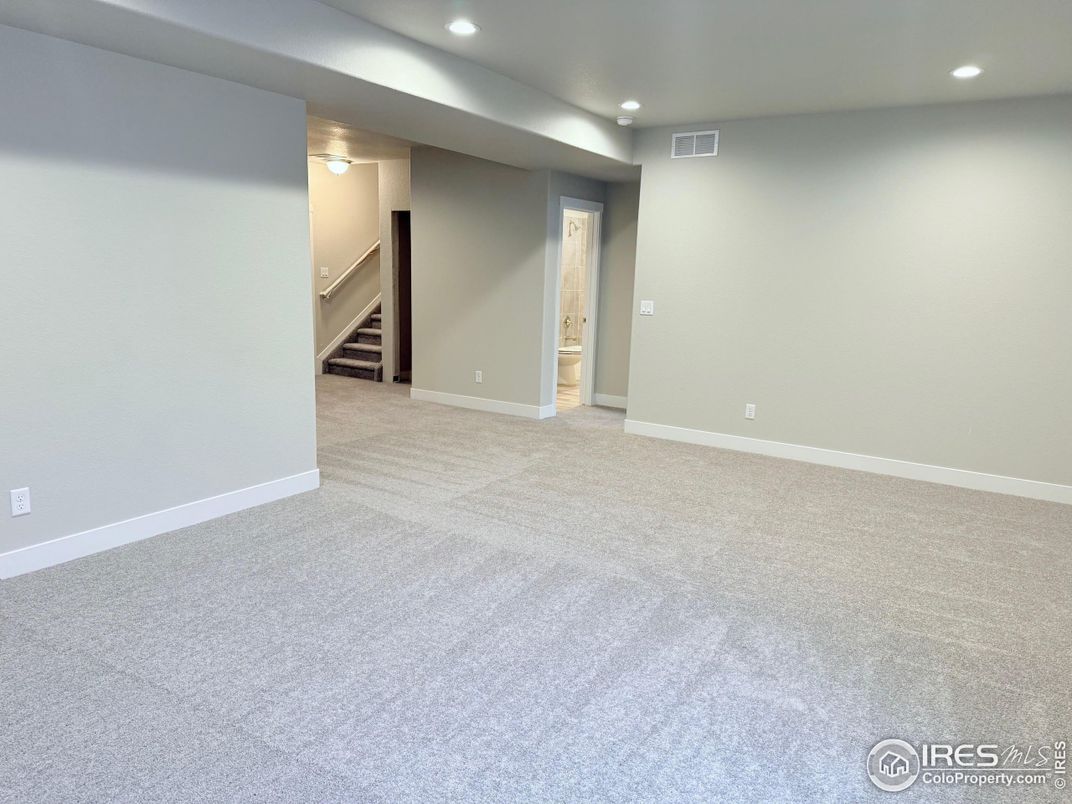 Empty room, Interior, Recessed Lighting