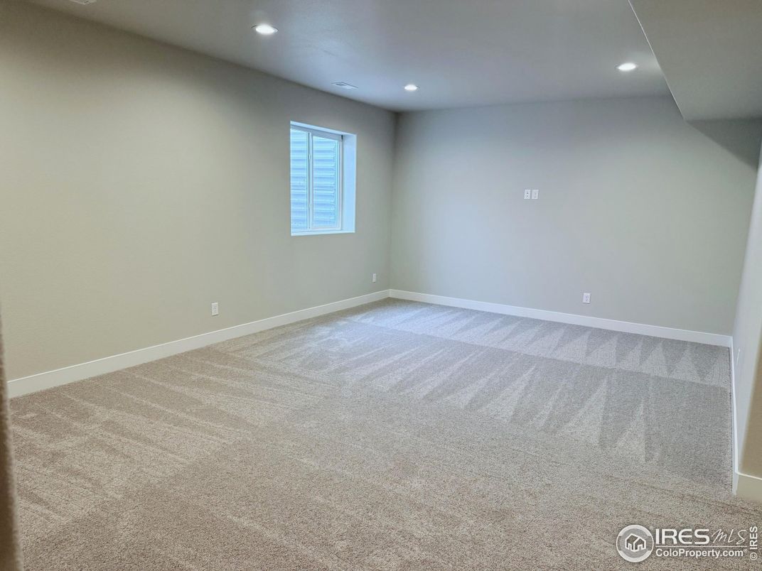 Empty room, Interior, Recessed Lighting
