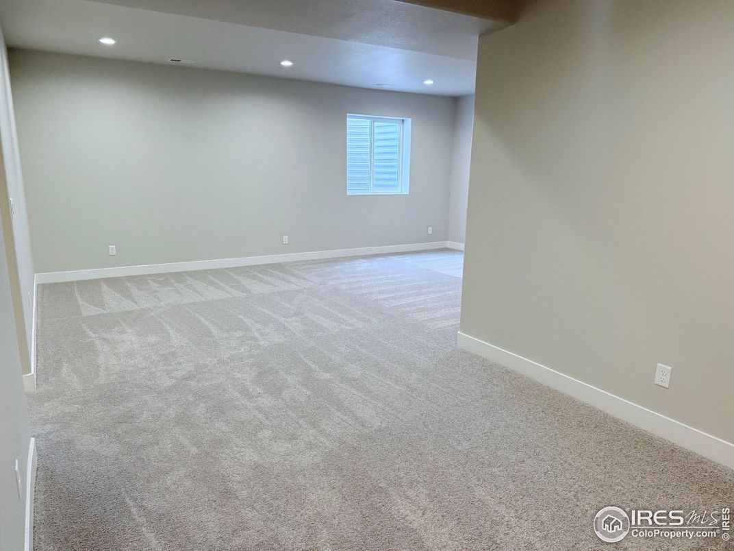 Empty room, Interior, Recessed Lighting