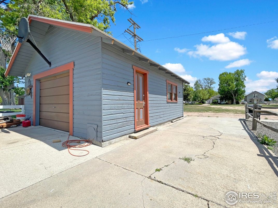 Detached Garage, Exterior