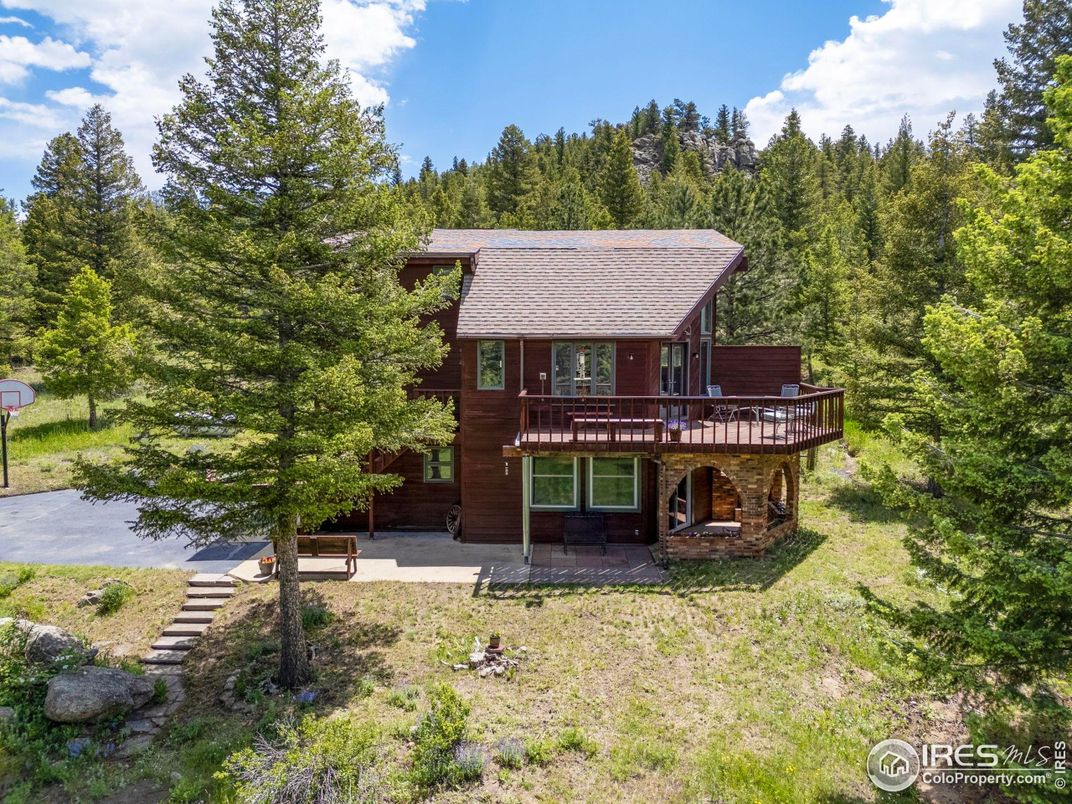 Backyard, Exterior, Facade, Brick Facade, Log Home