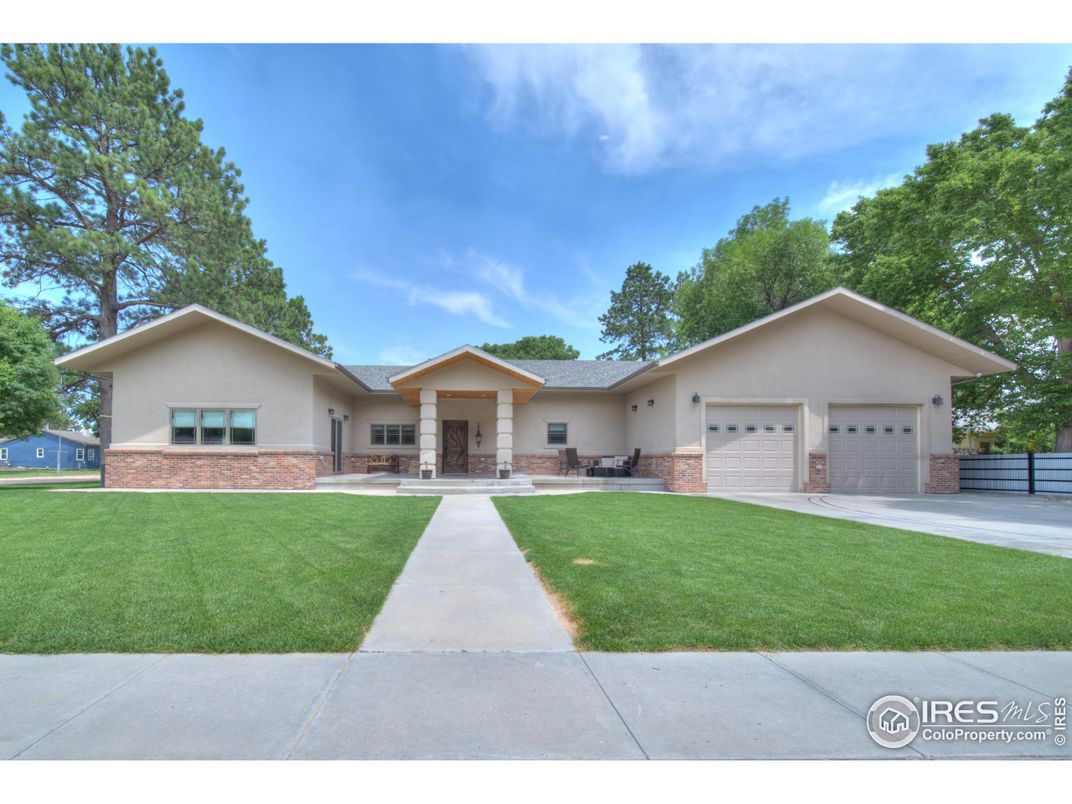 Attached, Backyard, Exterior, Facade, Brick Facade, Ranch