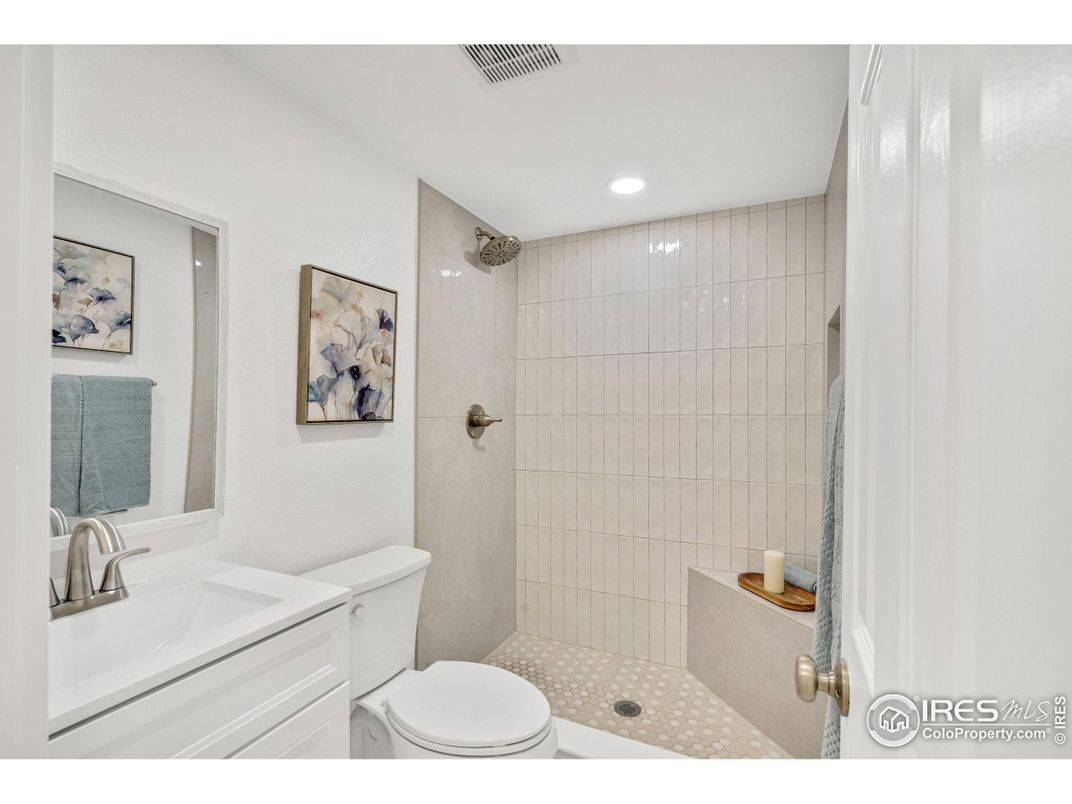 Bathroom, Interior, Recessed Lighting