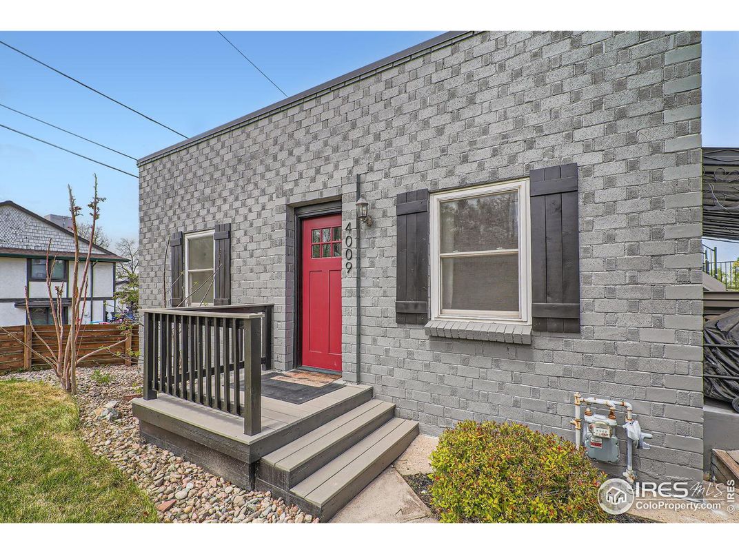 Exterior, Facade, None