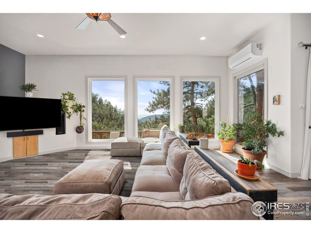 Interior, Living room, Recessed Lighting, Water, Wood Texture Flooring