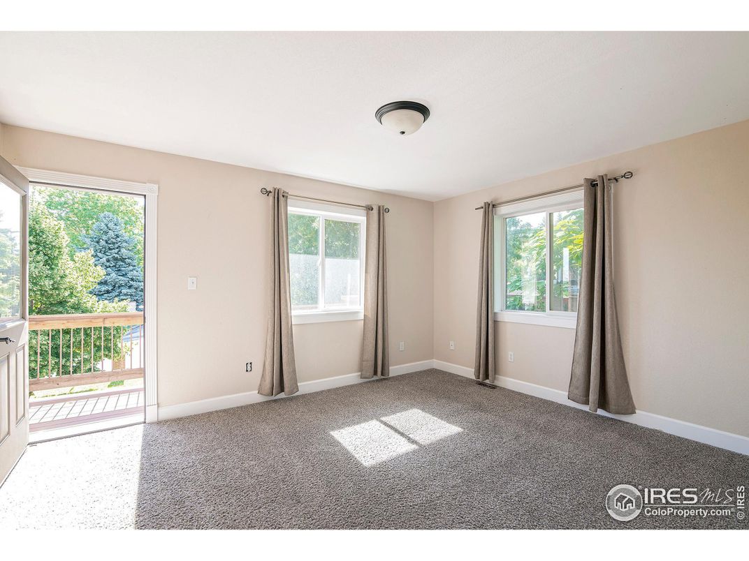 Empty room, Interior