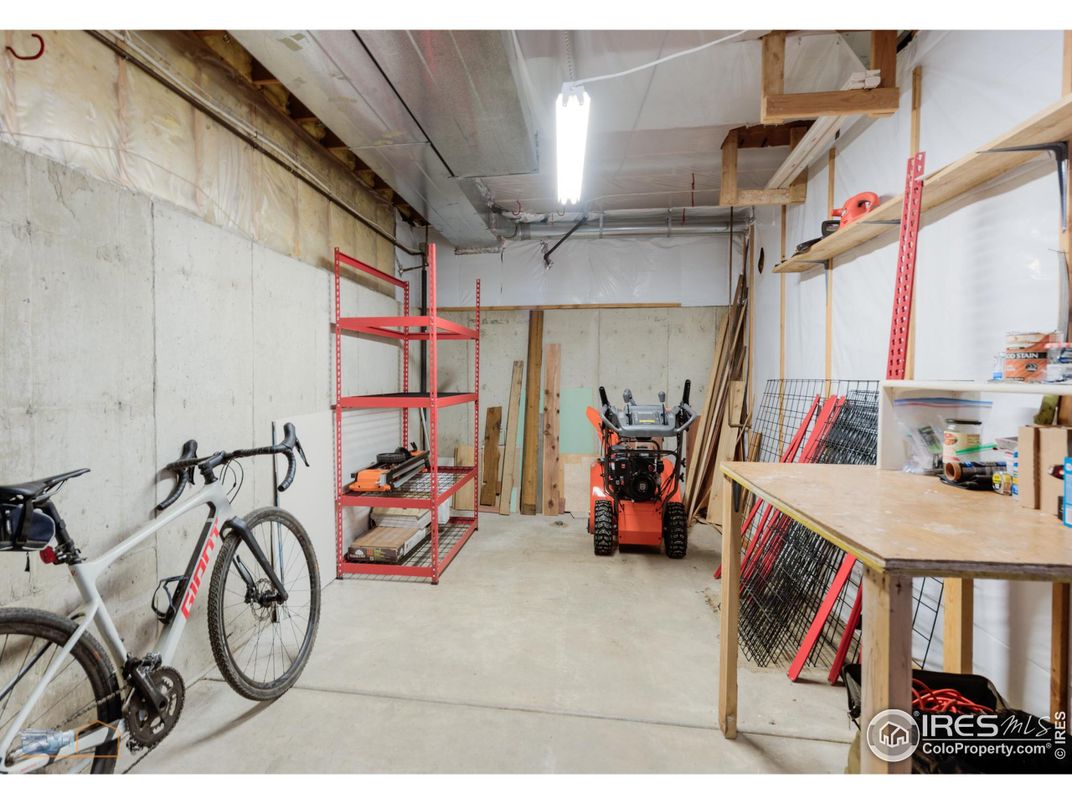 Garage, Interior