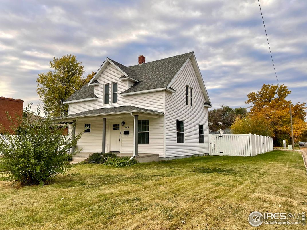 Backyard, Exterior, Facade, Queen Anne Victorian
