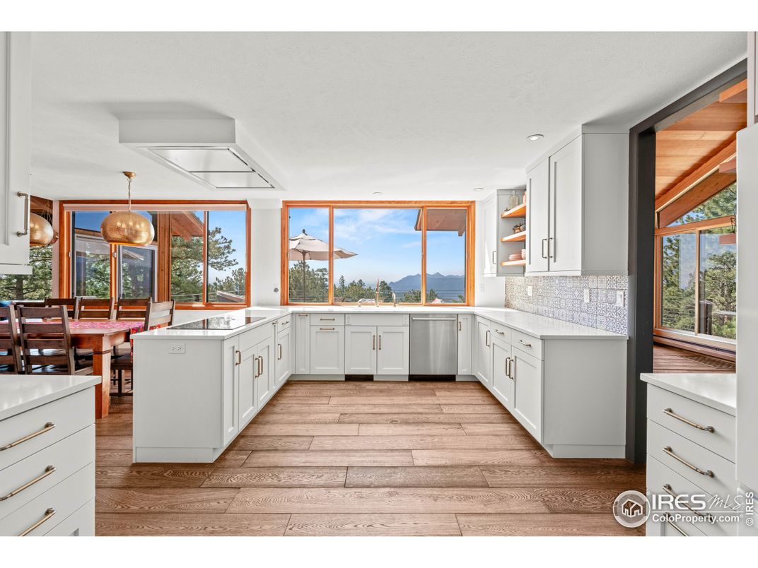 Dining room, Interior, Kitchen, Pendant Lights, Recessed Lighting, Wood Texture Flooring