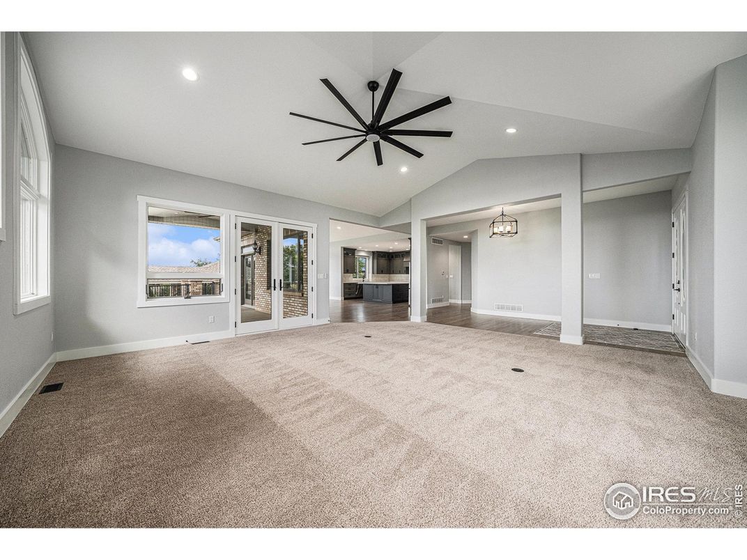 Empty room, Interior, Recessed Lighting