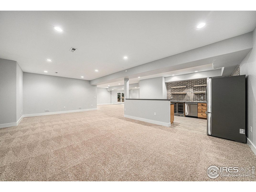 Empty room, Interior, Recessed Lighting
