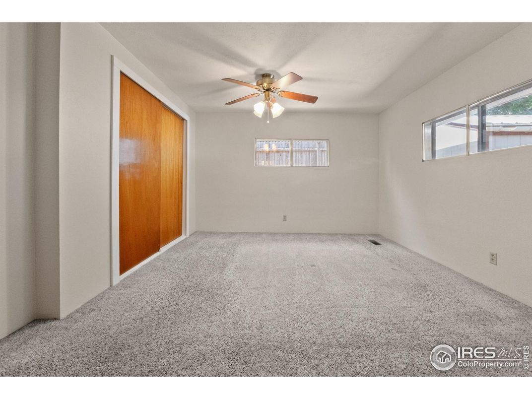 Empty room, Interior
