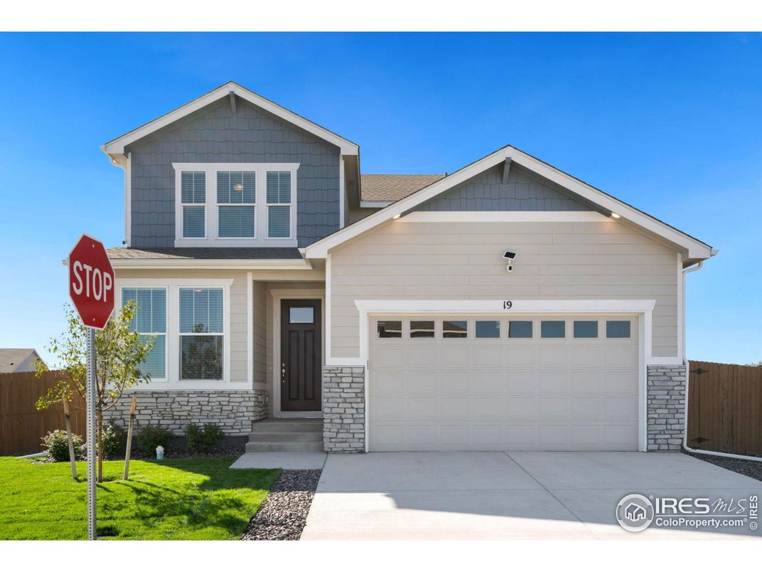 Attached, Exterior, Facade, American Craftsman