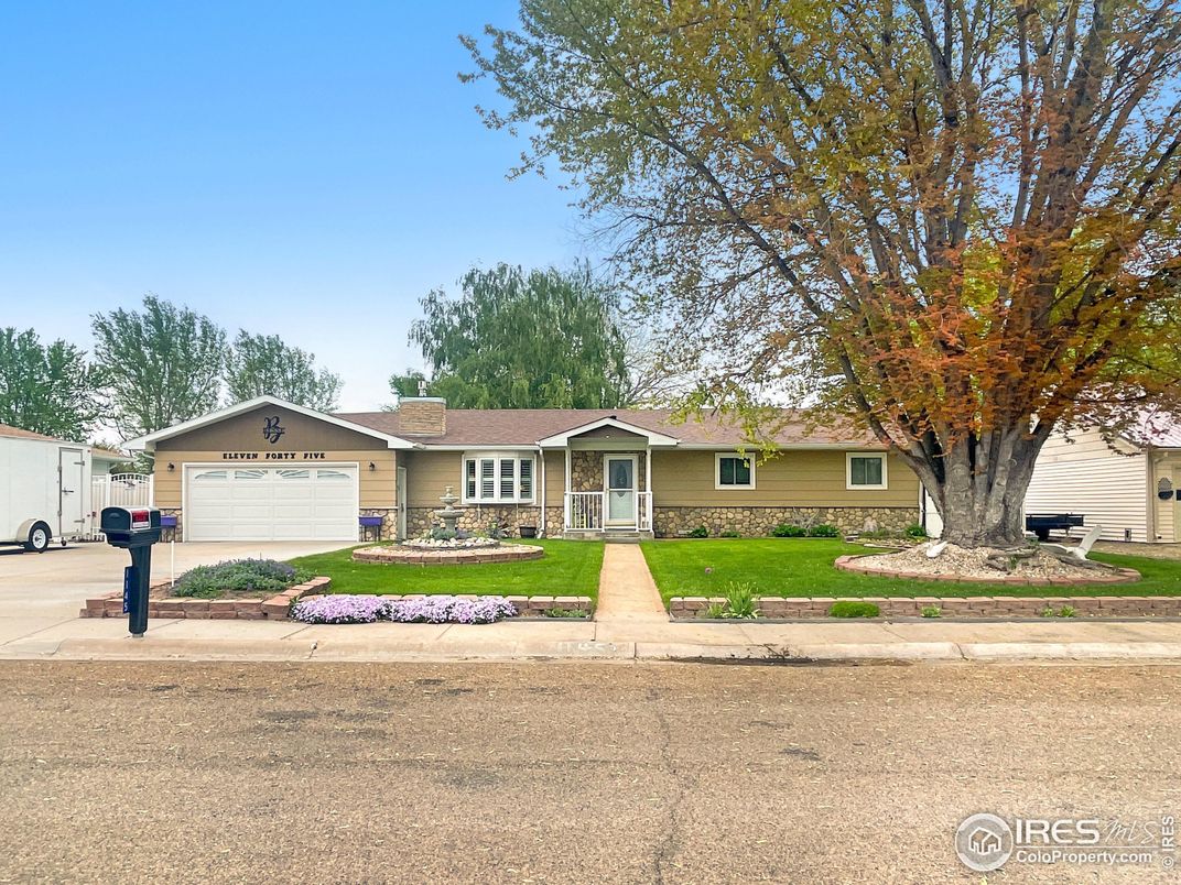 Attached, Exterior, Facade, Ranch
