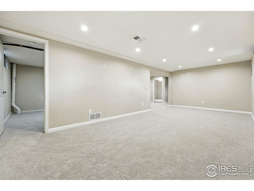Empty room, Interior, Recessed Lighting