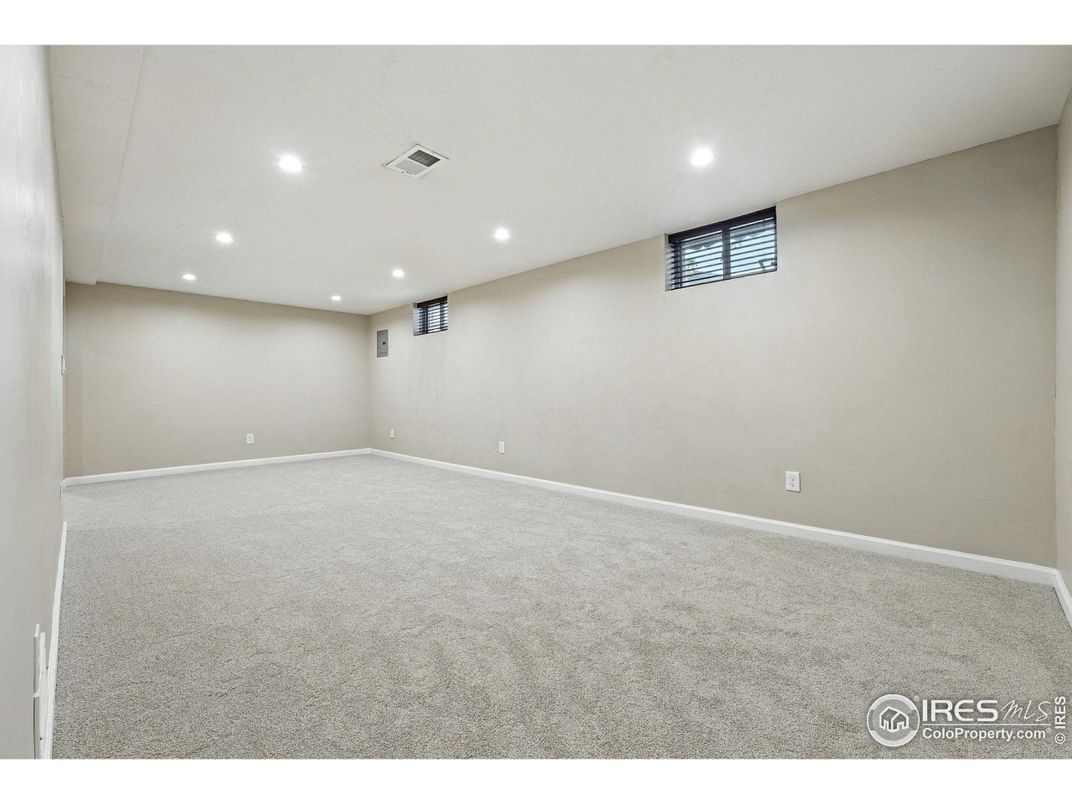 Empty room, Interior, Recessed Lighting