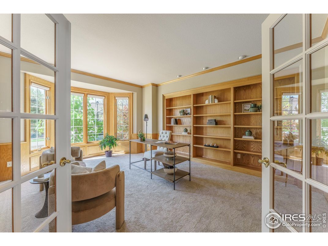 Home Office, Interior