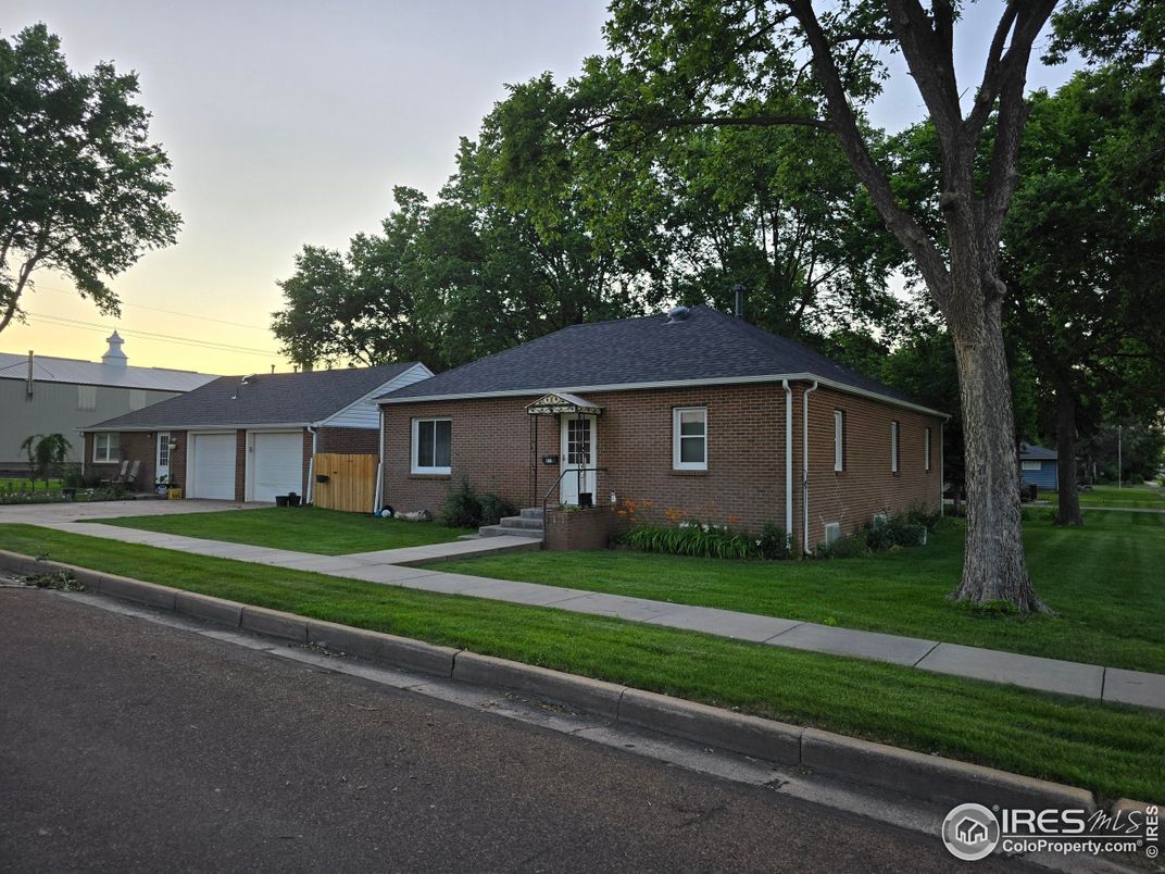 Attached, Exterior, Facade, Brick Facade, Ranch
