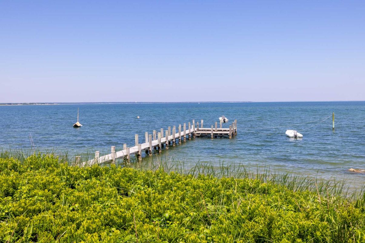 Exterior, Lake