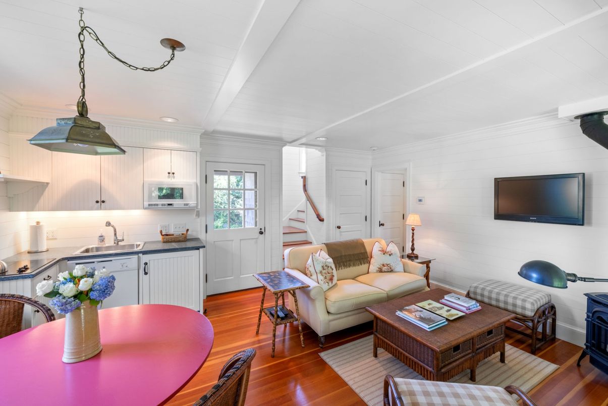 Interior, Kitchen, Living room, Pendant Lights, Recessed Lighting, Wood Texture Flooring