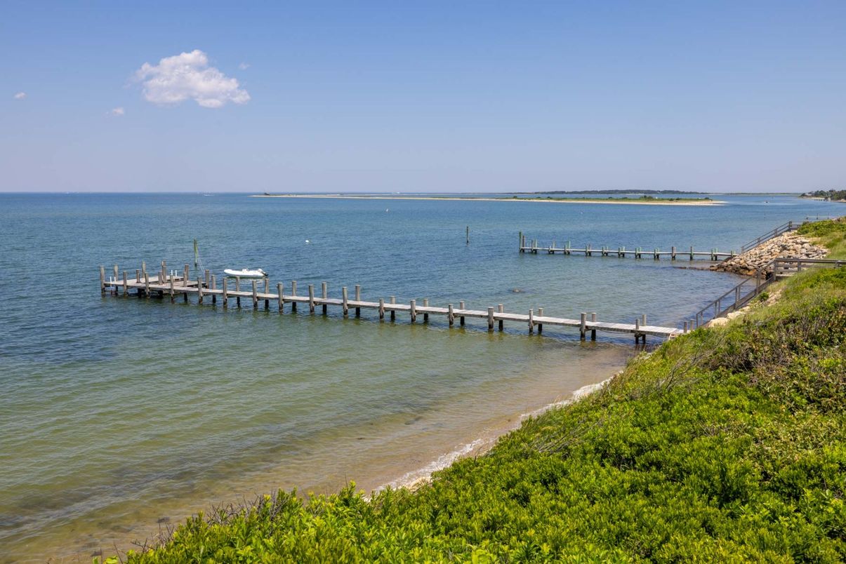 Exterior, Lake