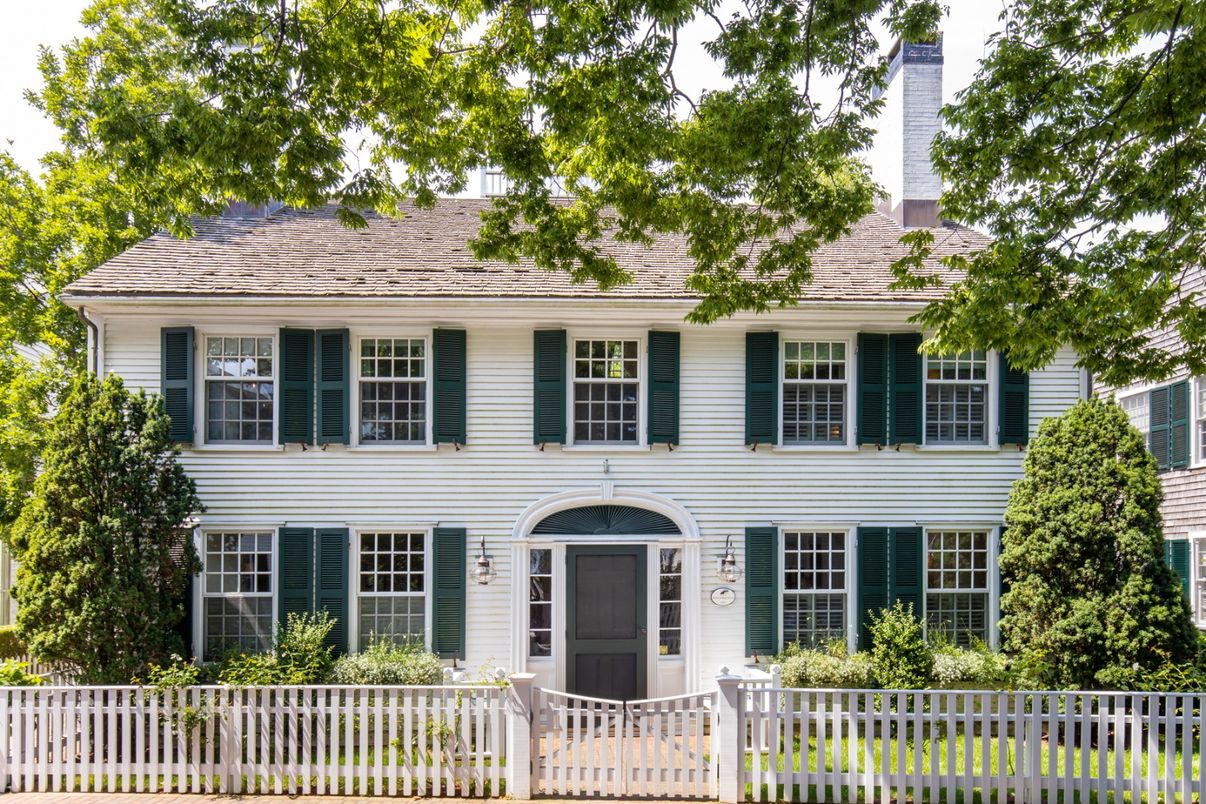 Exterior, Facade, Georgian