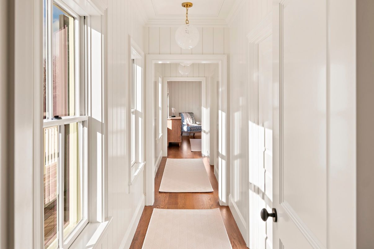Interior, Pendant Lights, Wood Texture Flooring