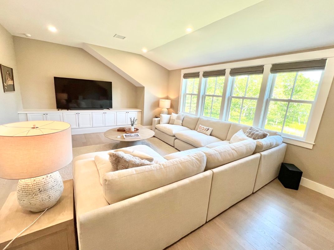 Interior, Living room, Recessed Lighting, Wood Texture Flooring