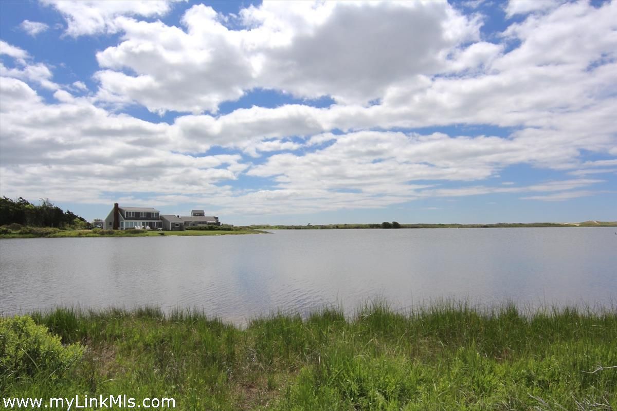 Exterior, Lake