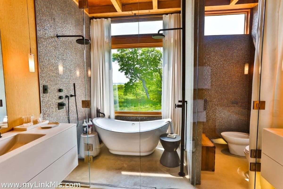 Bathroom, Free Standing Baths, Glass Shower, Interior, Pendant Lights