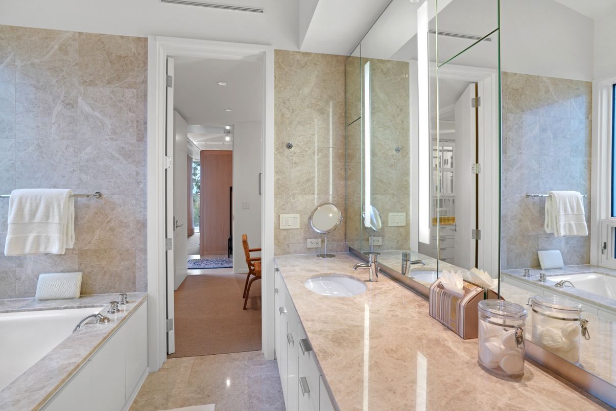 Bathroom, Dual Sink Vanities, Interior, Recessed Lighting