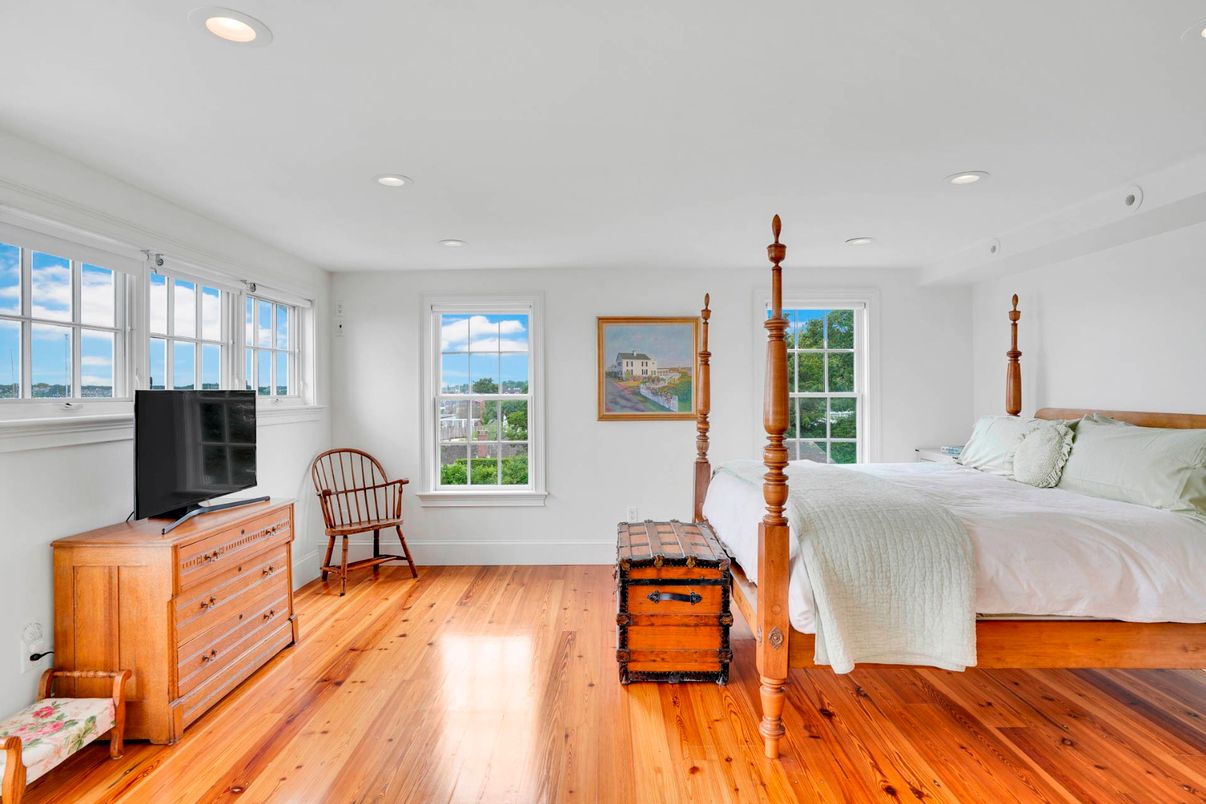 Bedroom, Interior, Recessed Lighting, Water, Wood Texture Flooring