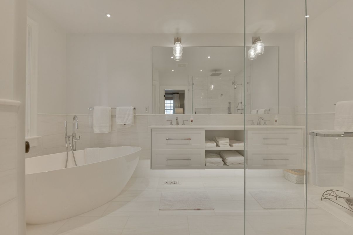 Bathroom, Free Standing Baths, Glass Shower, Interior, Pendant Lights, Recessed Lighting