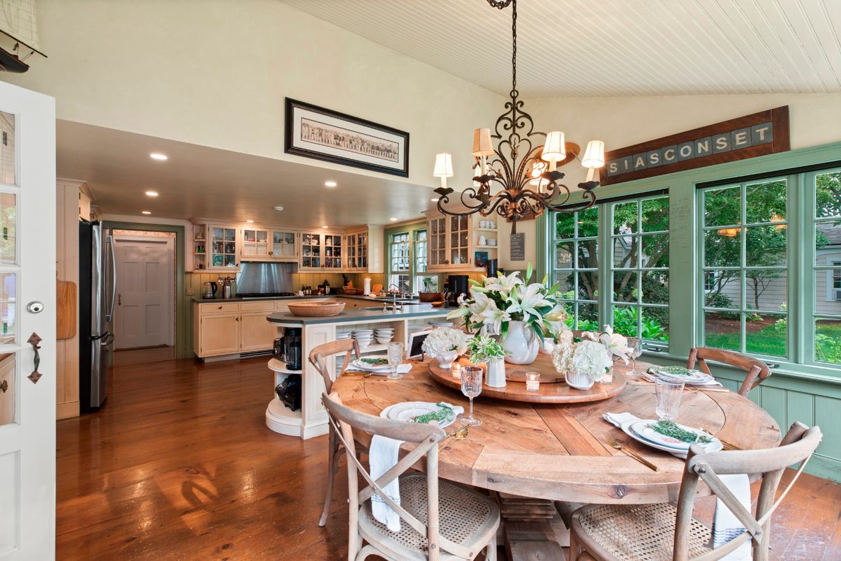 Chandelier, Dining room, Interior, Kitchen, Recessed Lighting, Wood Texture Flooring