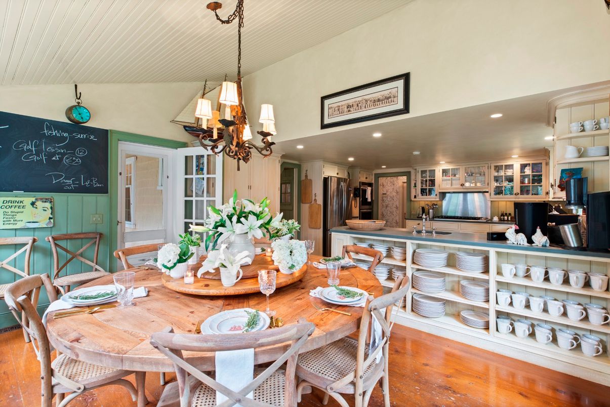 Chandelier, Dining room, Interior, Kitchen, Pendant Lights, Recessed Lighting, Stainless Steel Appliances, Wood Texture Flooring