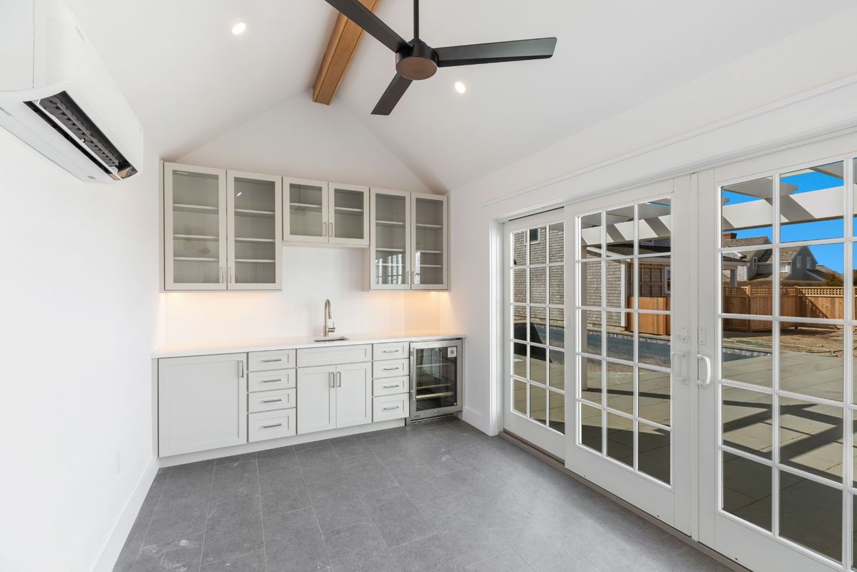 Empty room, Interior, Recessed Lighting, Wooden Beams