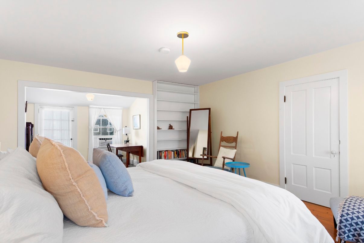 Bedroom, Interior, Pendant Lights, Wood Texture Flooring