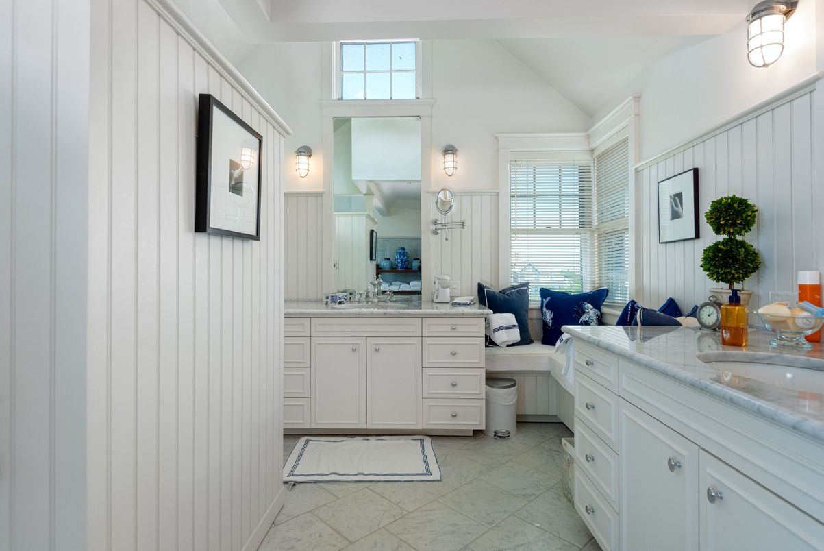 Bathroom, Dual Sink Vanities, Interior