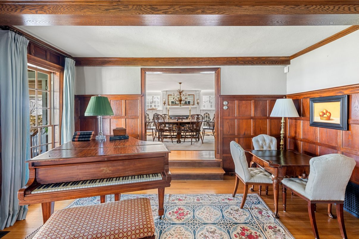 Chandelier, Dining room, Interior, Piano, Wood Texture Flooring