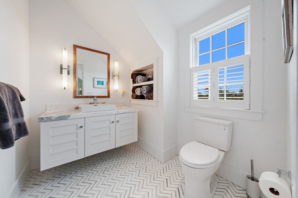 Bathroom, Dual Sink Vanities, Interior