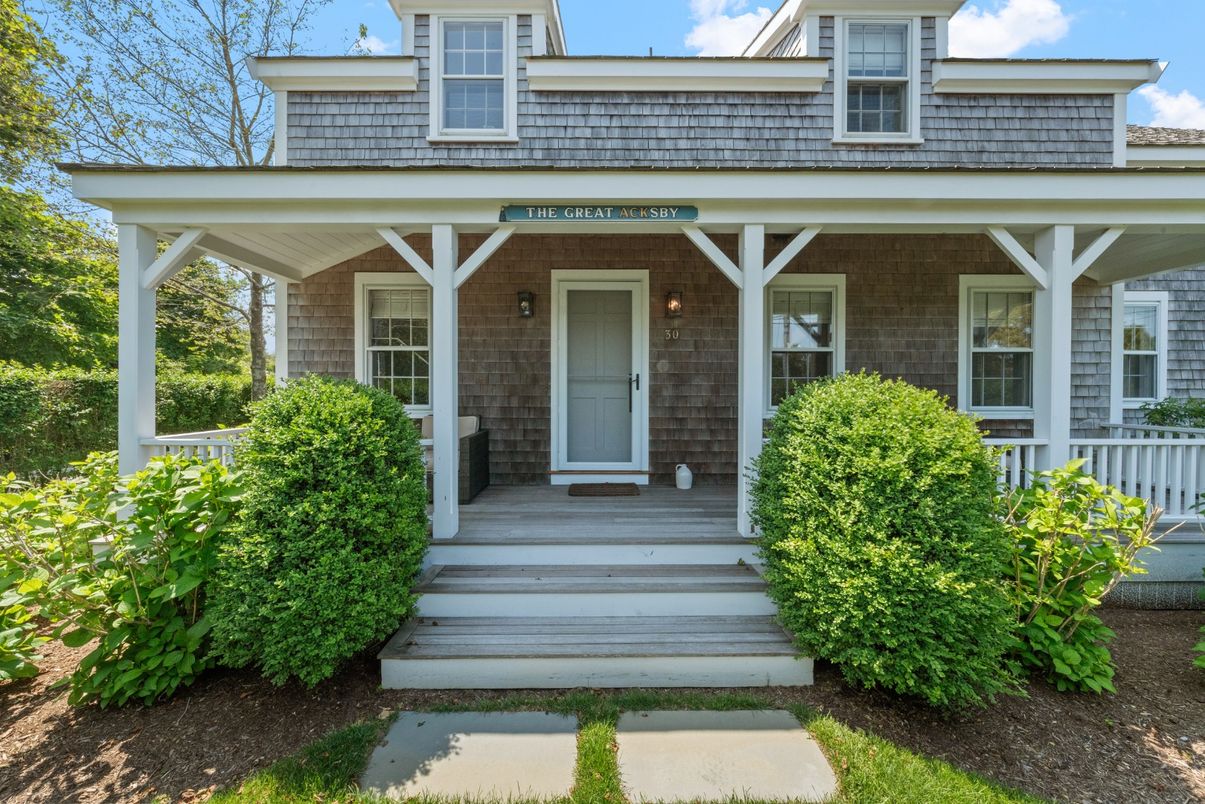 Exterior, Facade, American Foursquare