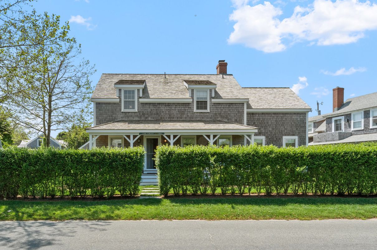 Exterior, Facade, American Foursquare