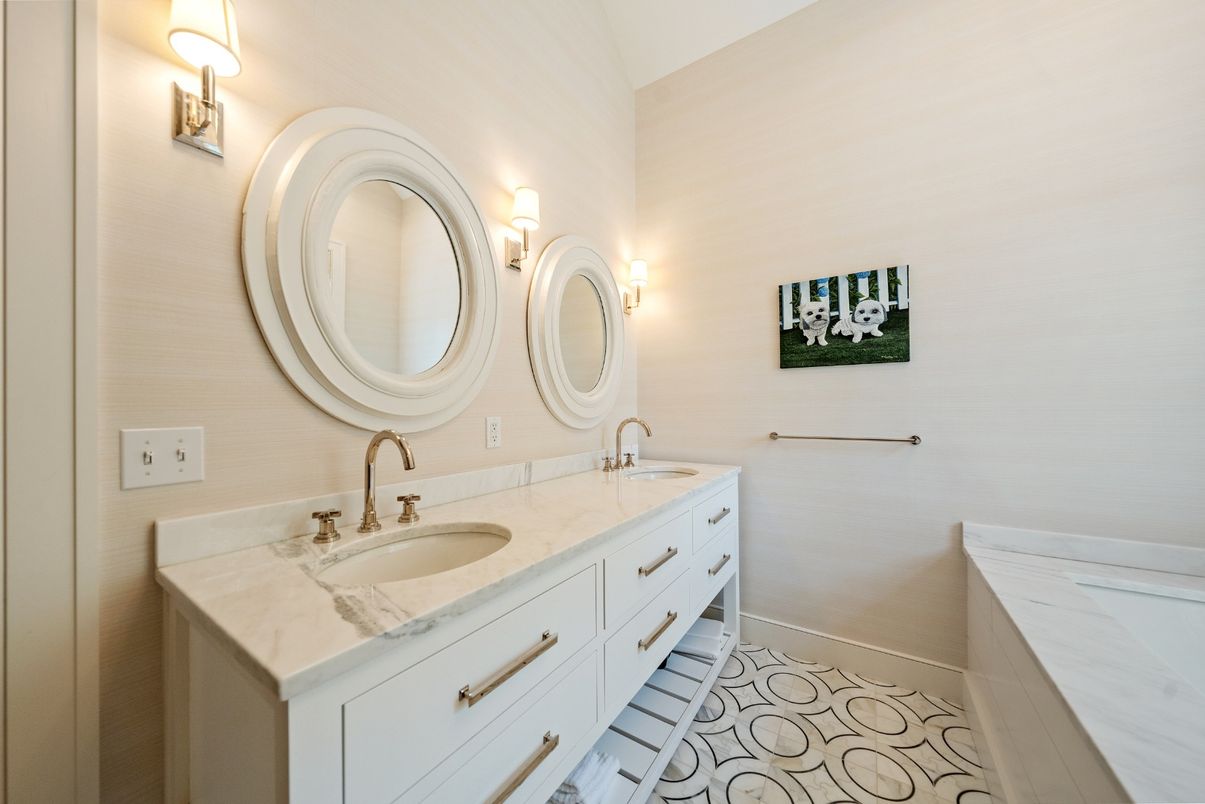 Bathroom, Dual Sink Vanities, Interior