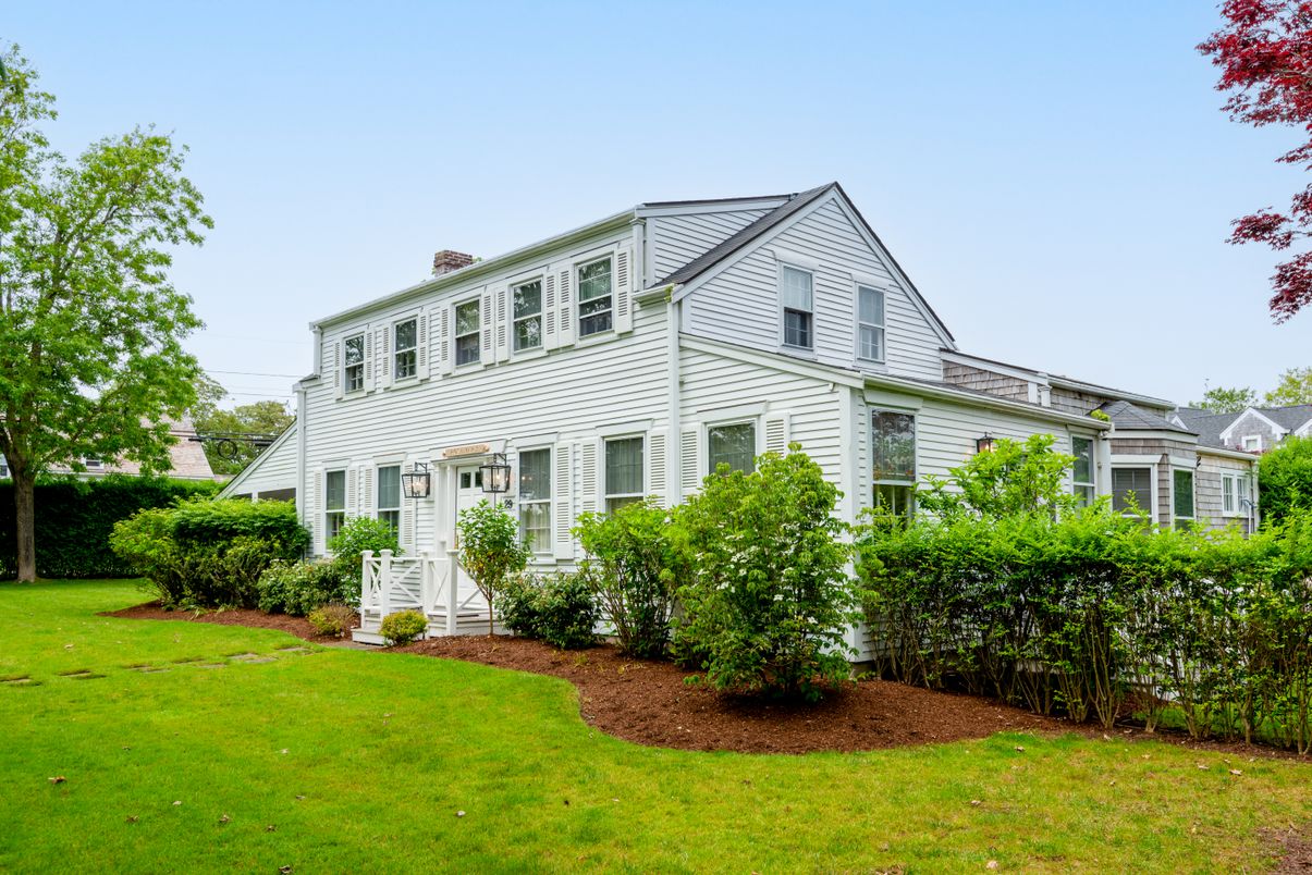Exterior, Facade, Farmhouse