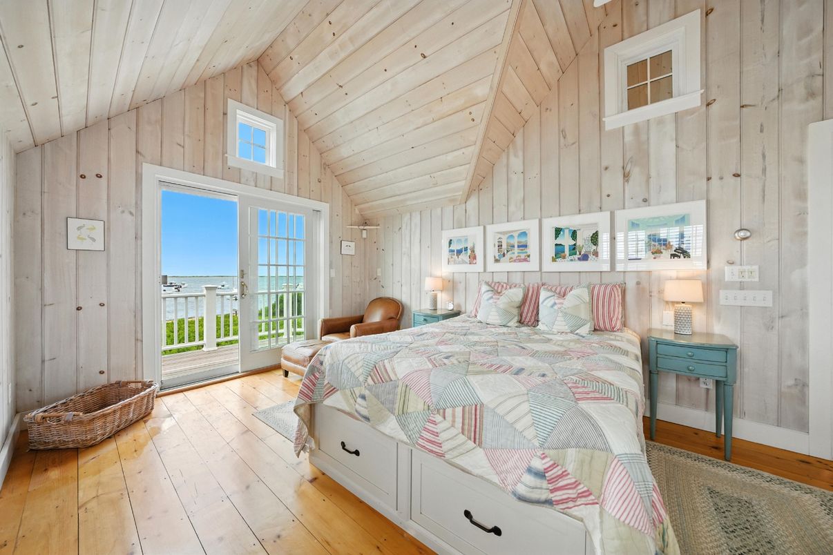 Bedroom, Interior, Water, Wooden Ceilings, Wood Texture Flooring, Wooden Walls