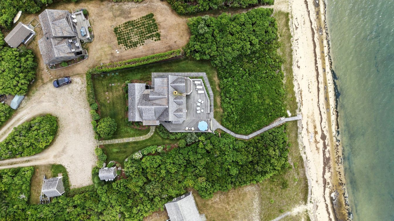 Exterior, Drone
