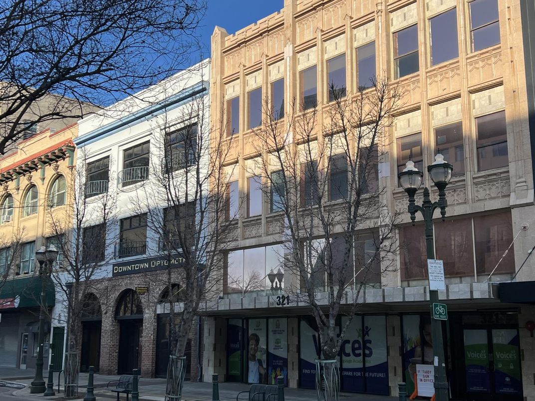 Exterior, Facade, Rowhouse