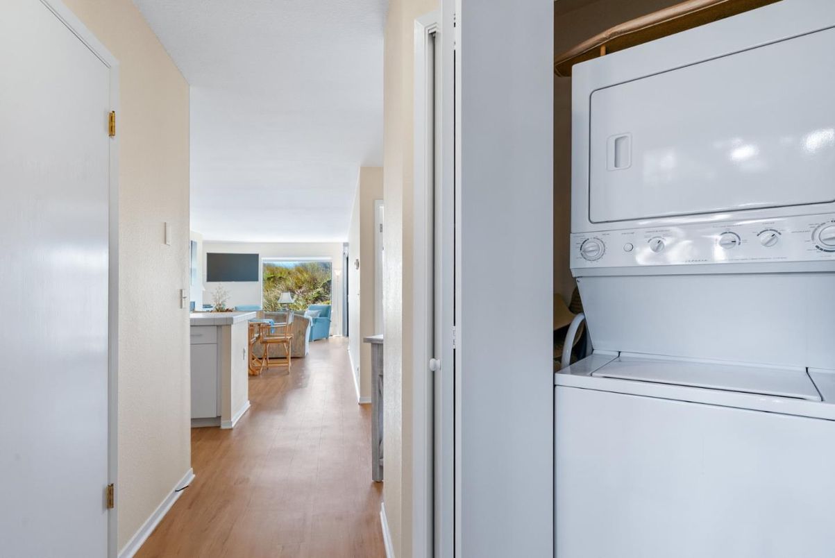 Interior, Utility Closets, Washer, Wood Texture Flooring