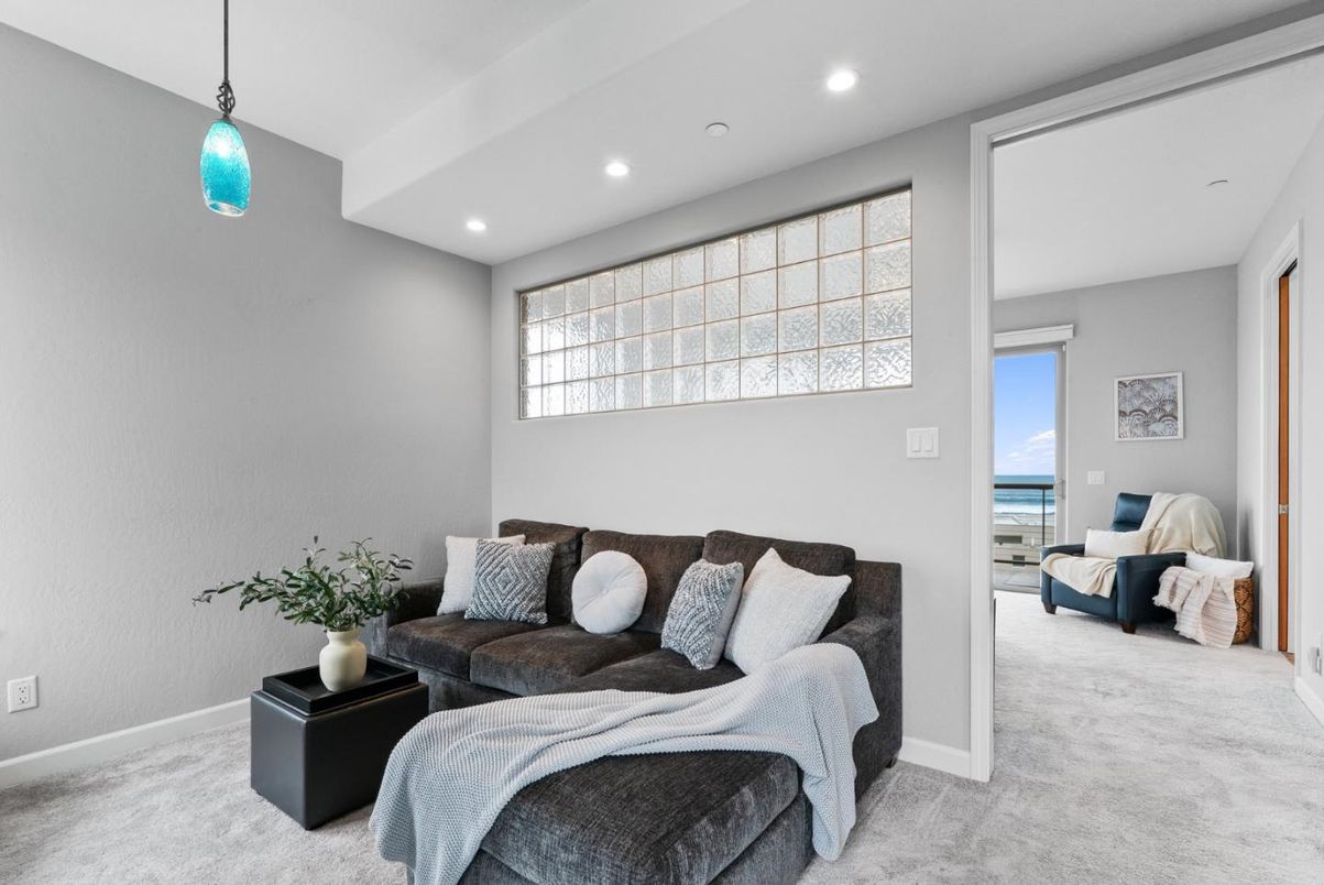 Interior, Living room, Pendant Lights, Recessed Lighting
