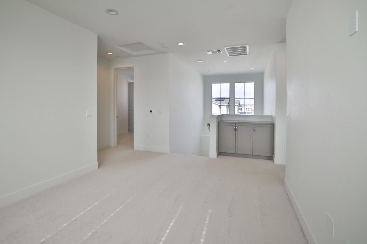 Empty room, Interior, Recessed Lighting